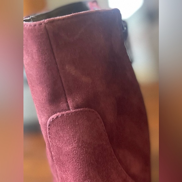 Tacoma Burgundy Suede Comfortiva 2 Inch Heel Studded Ankle Boot Sz 8 1/2 - Picture 13 of 13